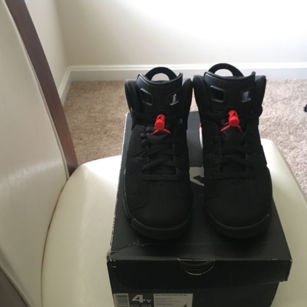 Air Jordan 6 Retro Size 4Y